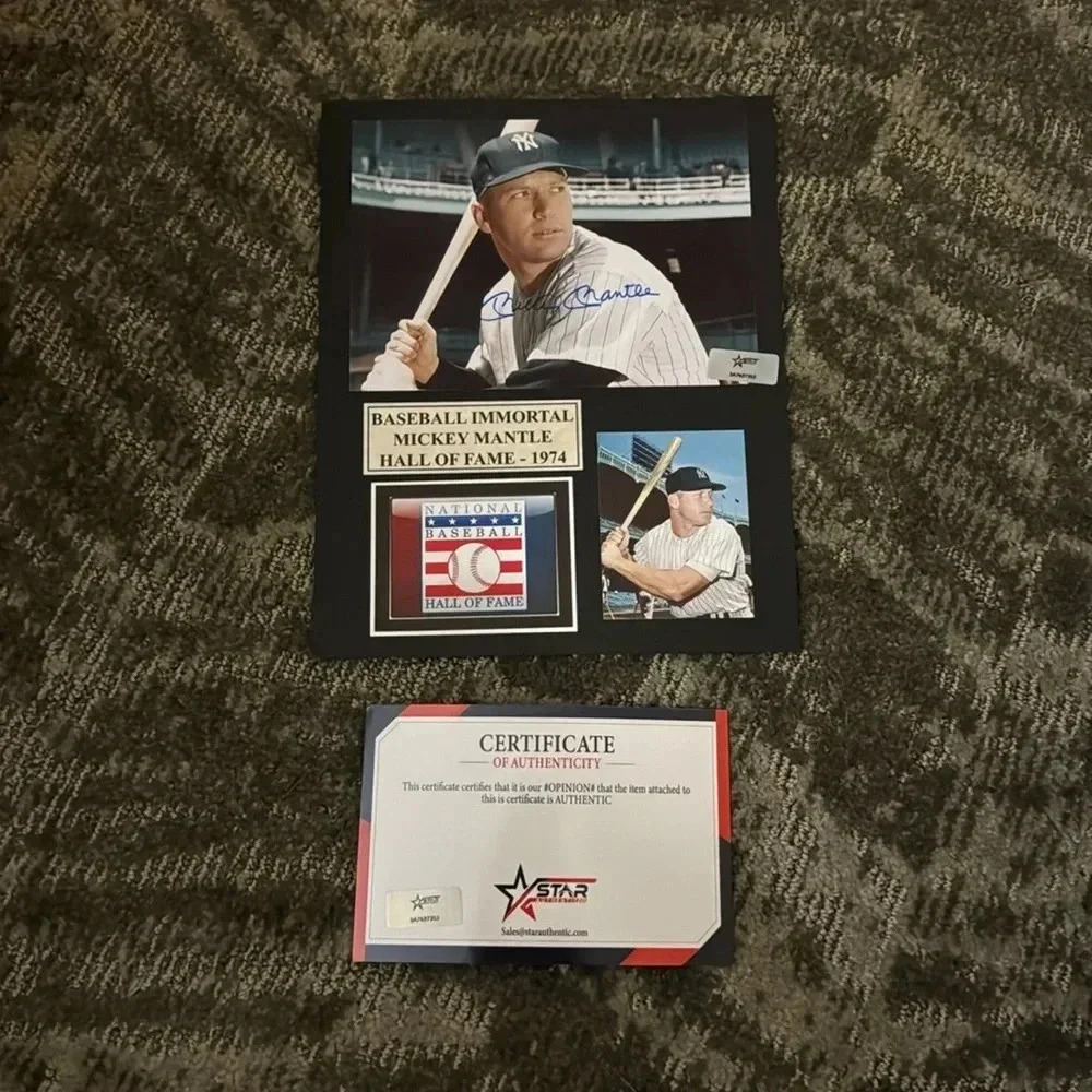 - Mickey Mantle  autograph matted
